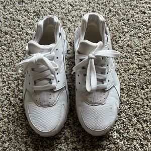 NIKE AIR WHITE HUARACHE